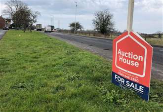 Strip of land left unsold despite bids at auction