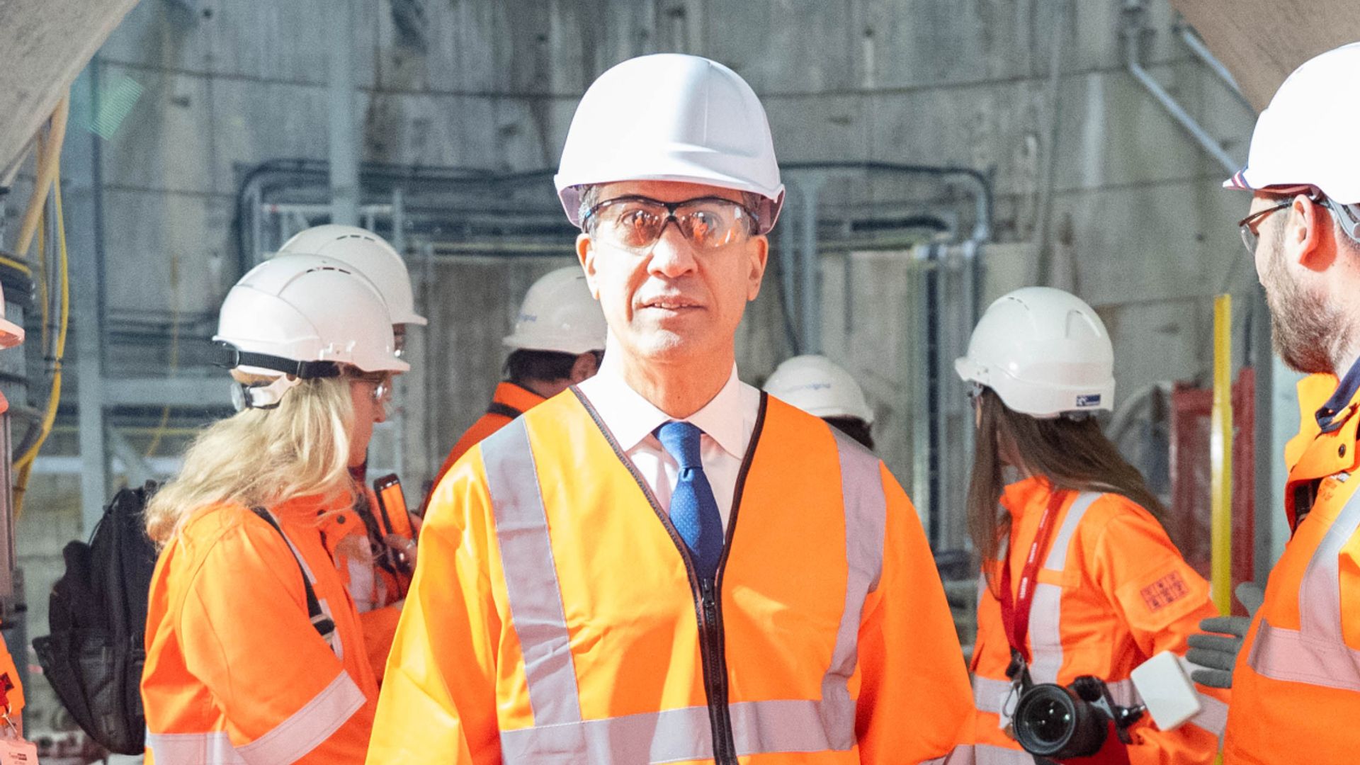 ‘British people don’t want culture war on climate’ says Miliband as cuts to GB Energy ruled out