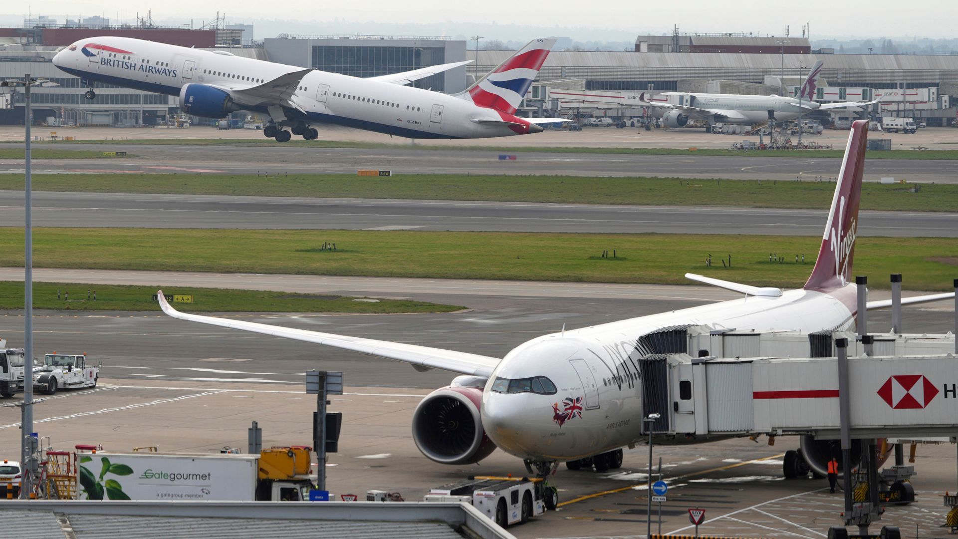 Airlines threaten Heathrow with legal action