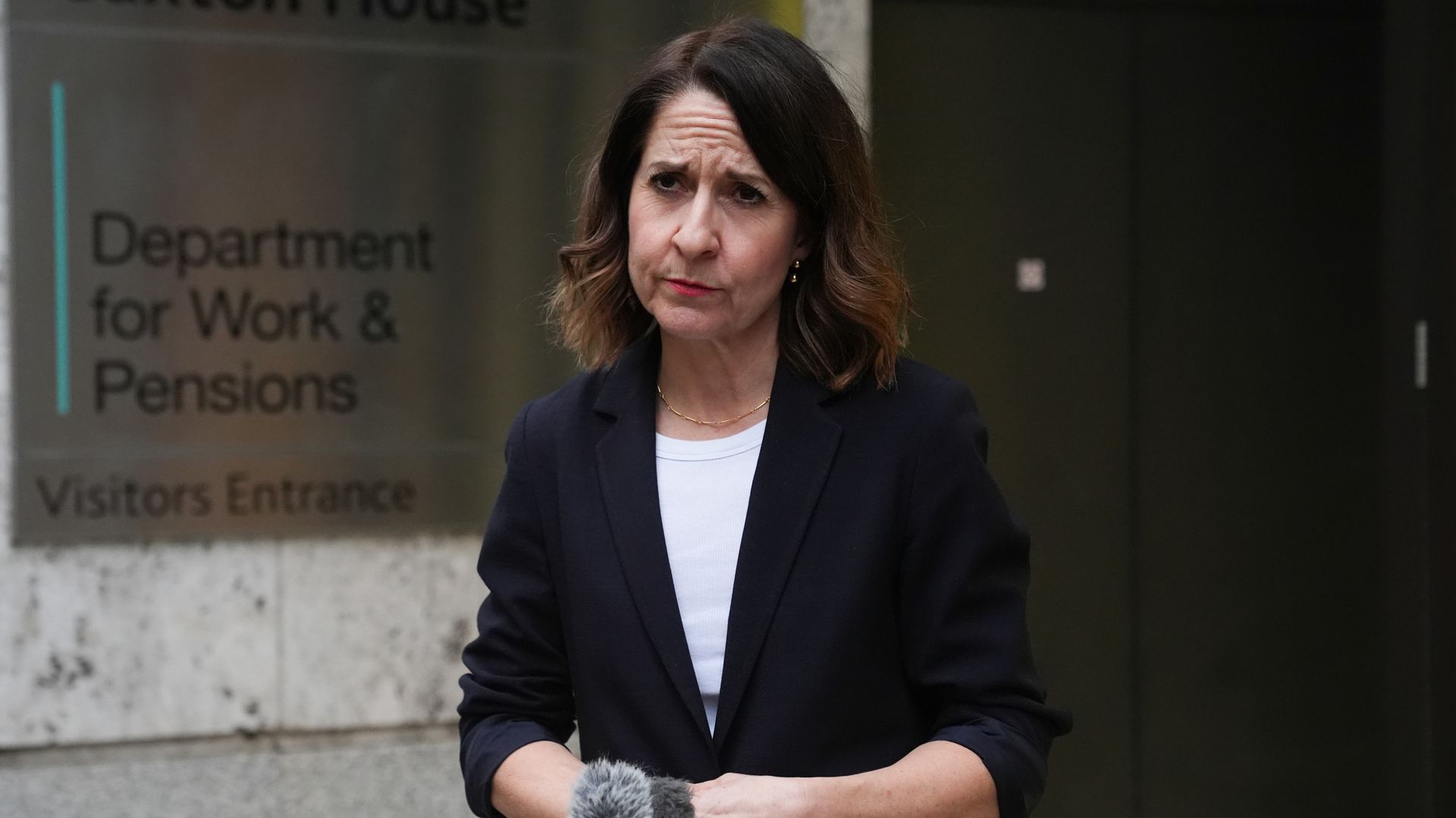 Ministers ‘determined to fix broken benefits system’ – as welfare cuts expected
