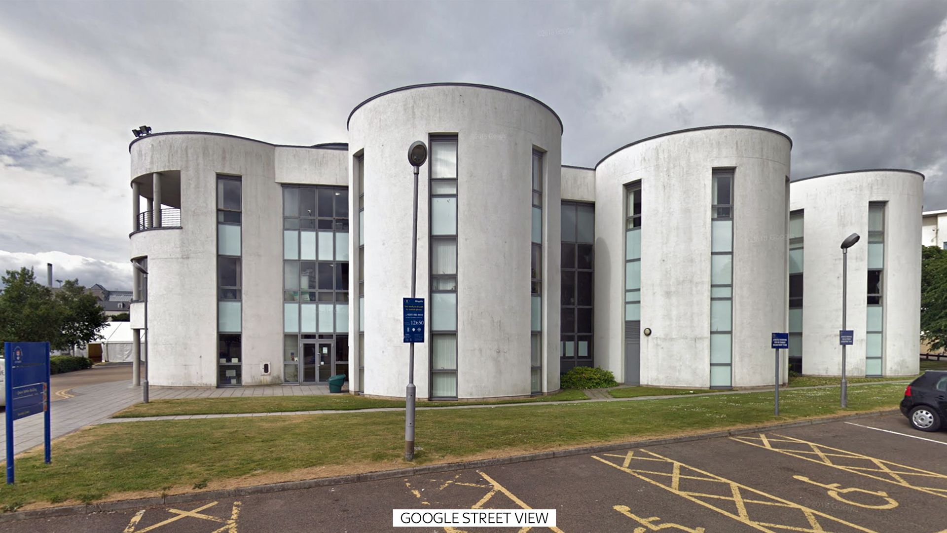 University to axe more than 600 jobs