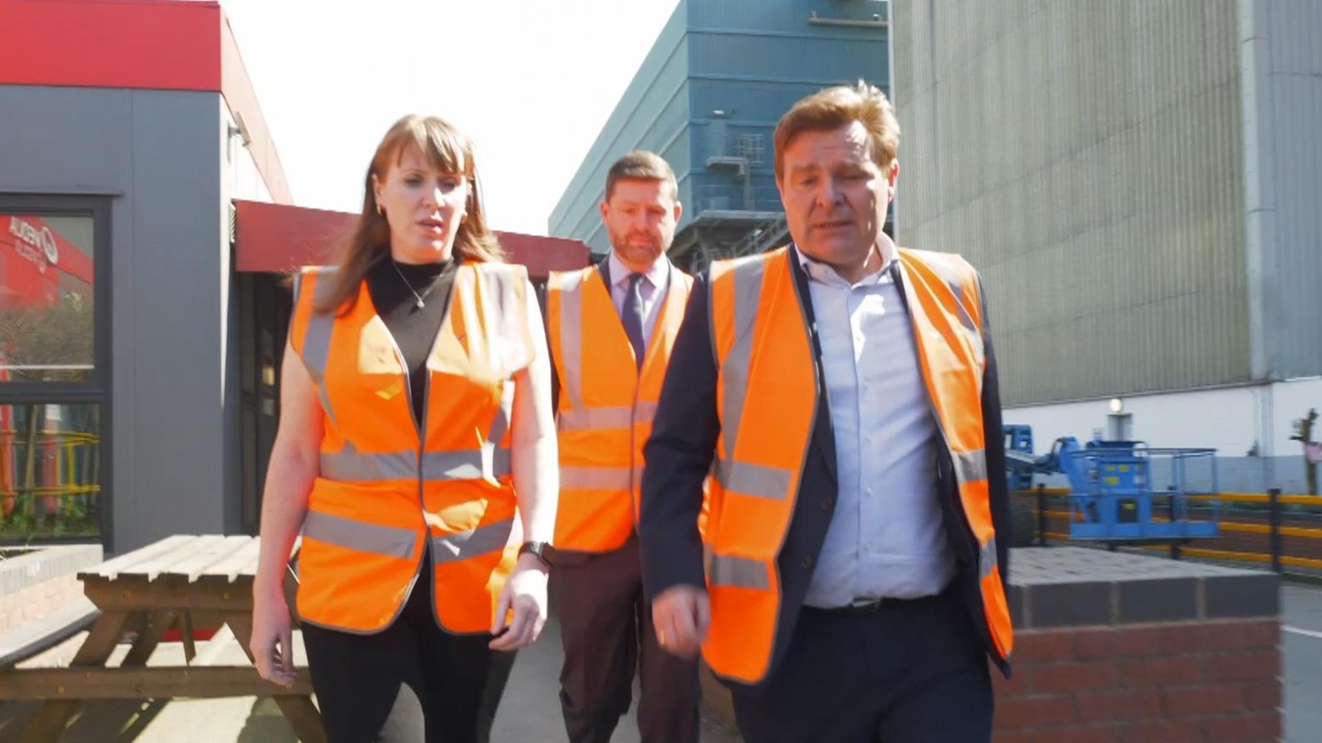 End ‘misery and disruption’ and accept pay deal, Rayner tells striking bin workers