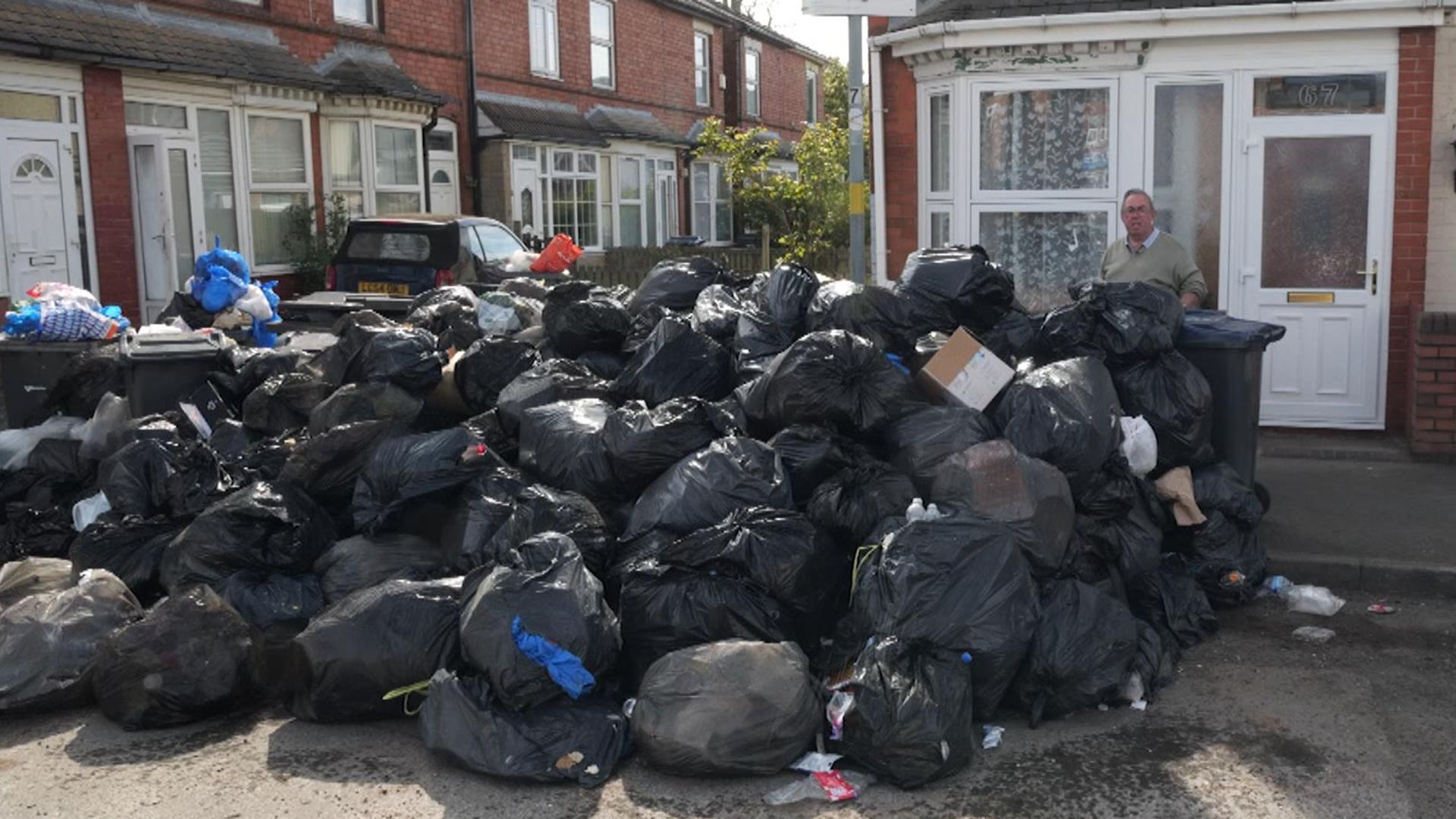 Birmingham bin strike resolution ‘could be in touching distance’ – as conciliation service drafted in