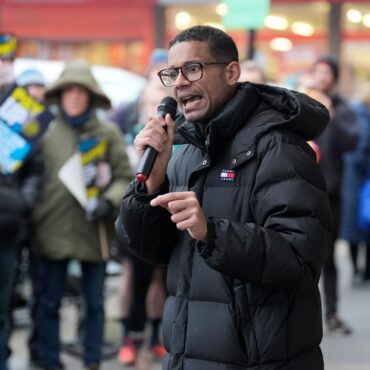 Teaching union executives meet to draw up plans for strike action