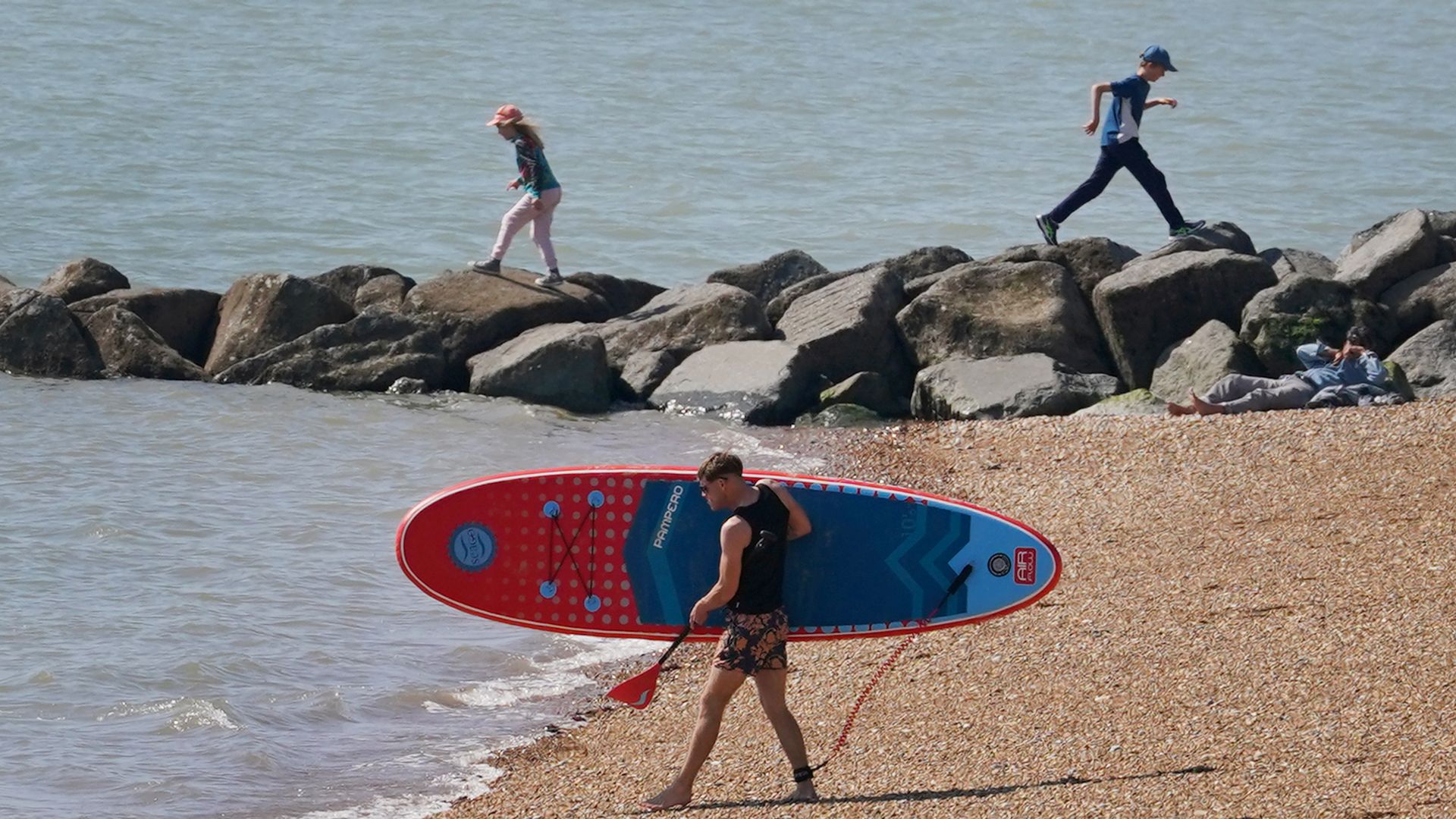 Hot spell to intensify as 29C forecast for parts of UK