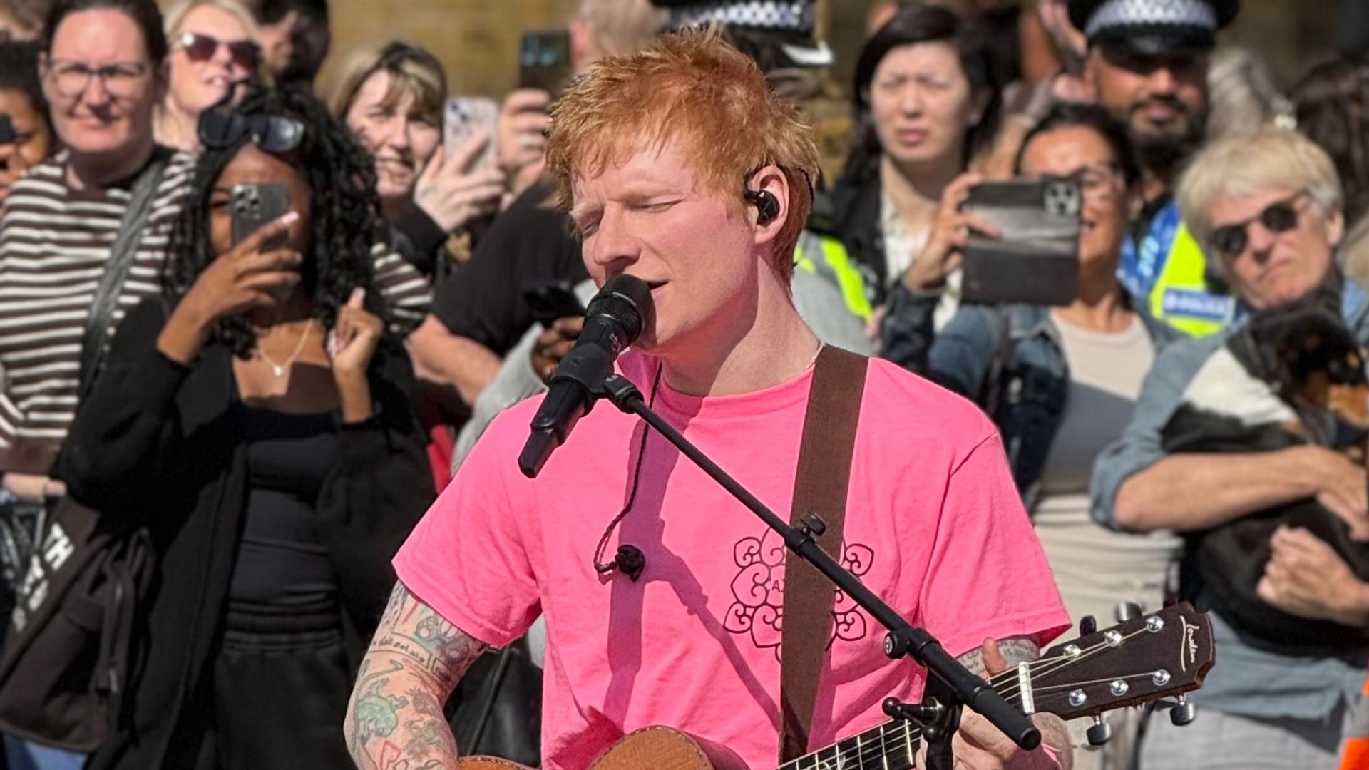 Onlookers ‘strike gold’ after seeing Ed Sheeran gig outside train station