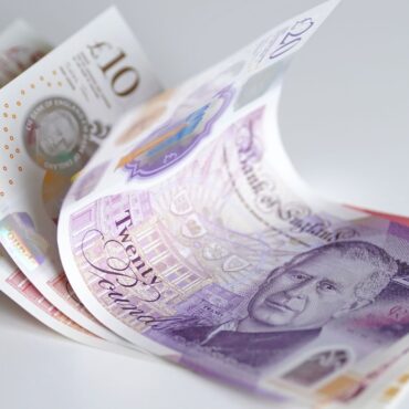 Rate cut speculation lights up as economic outlook darkens