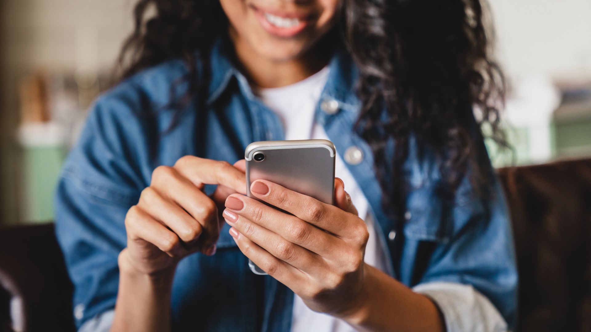 Haggle your way to £100 off, the £8 rule and who has the best perks: How to get a better mobile deal