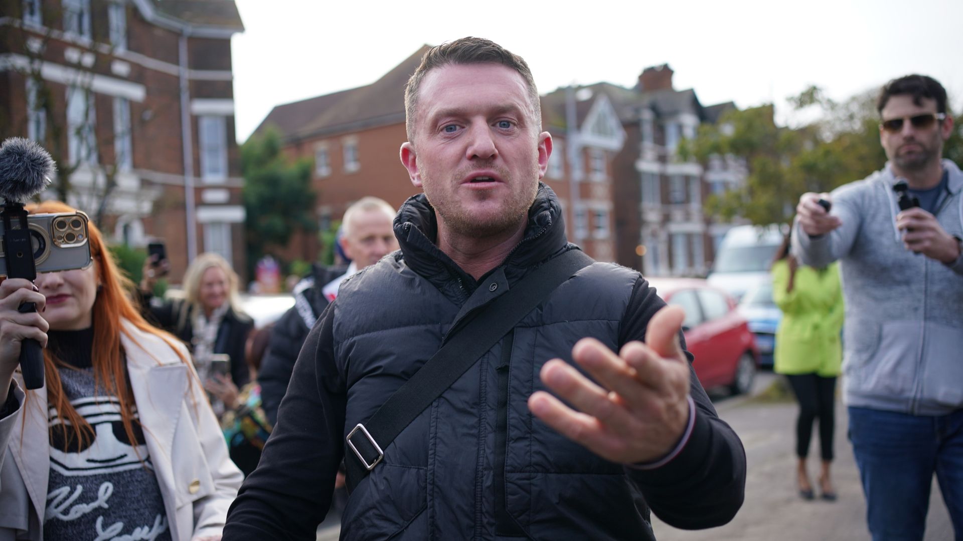 Tommy Robinson loses appeal against sentence