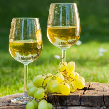 Drinking white wine and eating more fruit ‘could reduce risk of cardiac arrest’