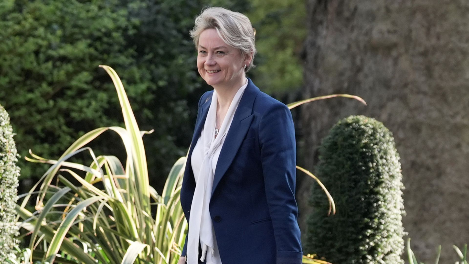 Home secretary denies ‘watering down’ grooming gangs response