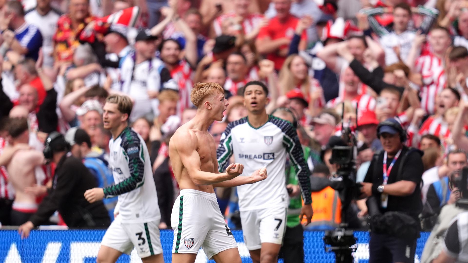 Sunderland end eight-year wait to return to Premier League with dramatic Championship play-off win
