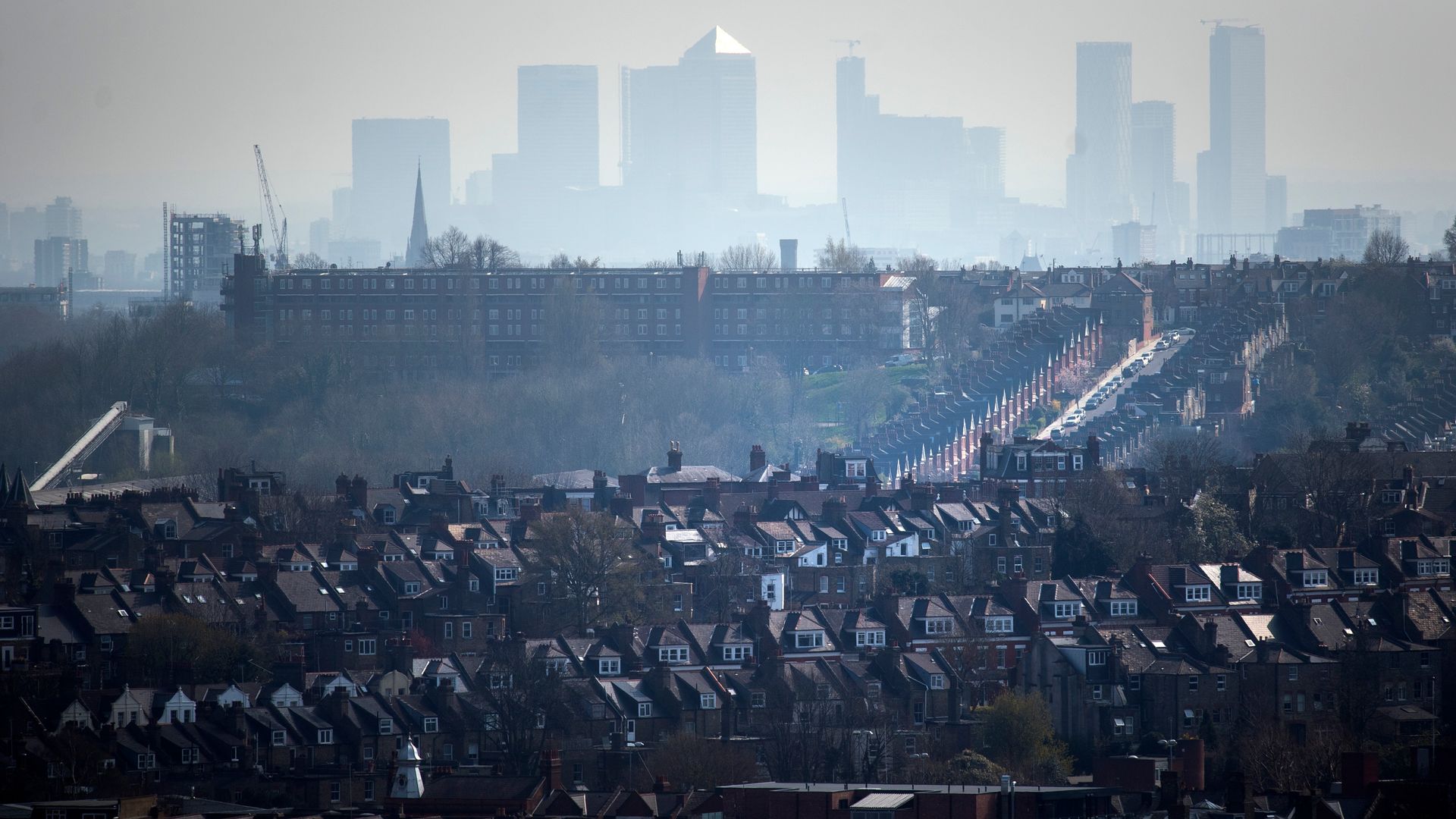 Thousands of deaths in 2025 will be linked to air pollution, report warns