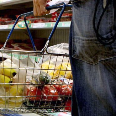 Supermarkets being told to cut shoppers’ calories in obesity crackdown is not ‘nanny statism’, says health secretary