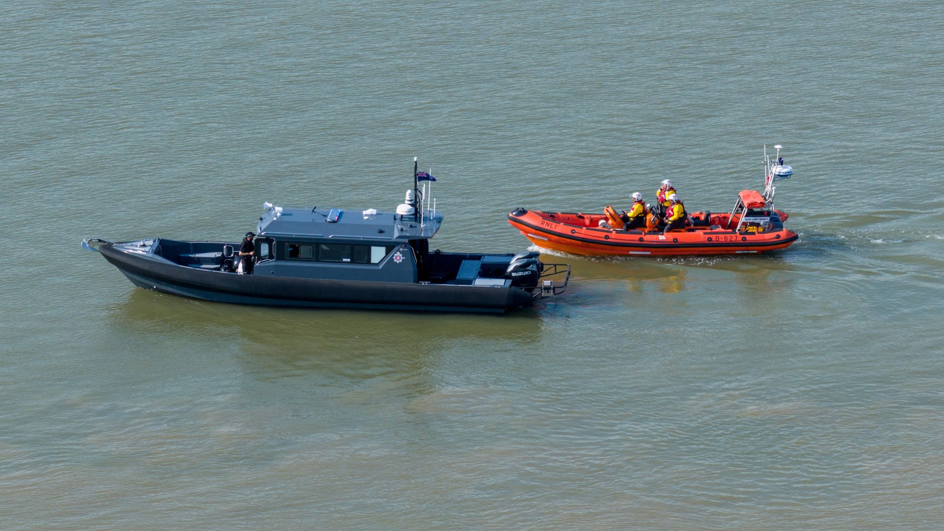 Man describes rescuing boy from Thames – after body found in search for missing girl