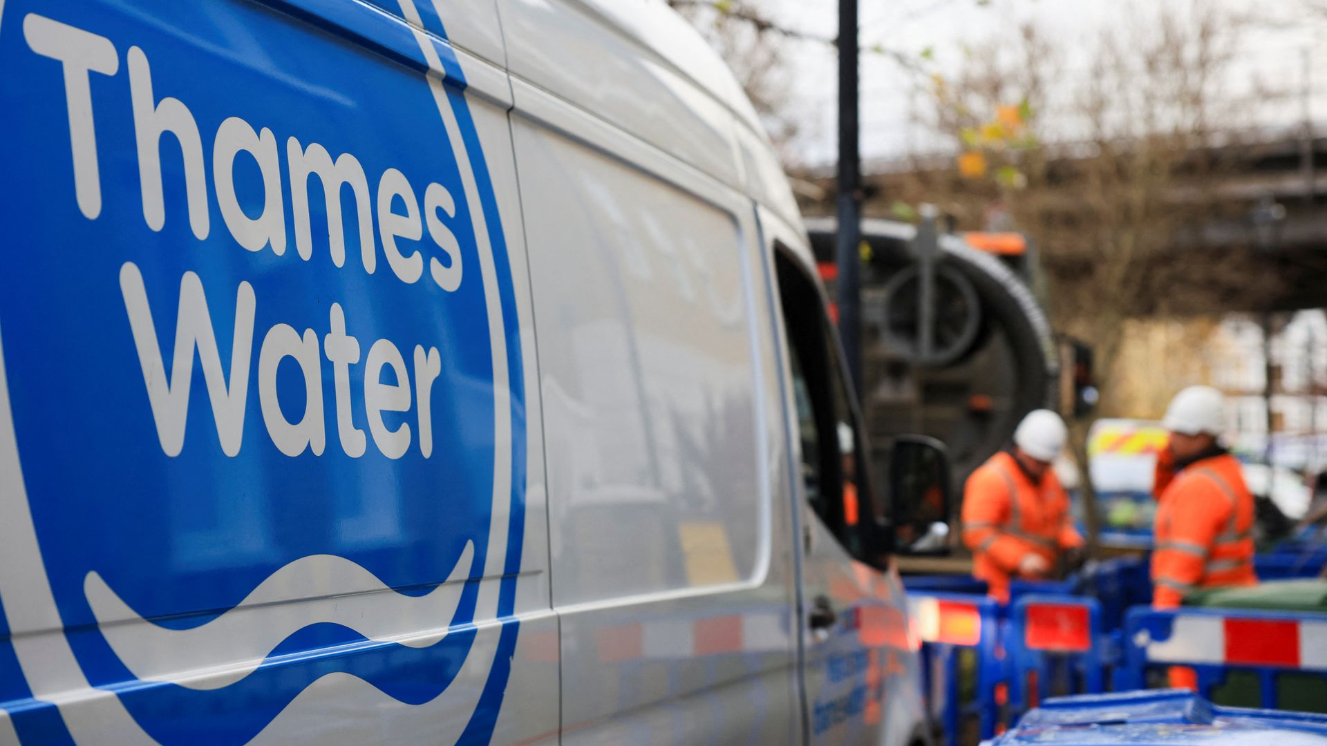 Hong Kong giant CKI demands to rejoin auction of stricken Thames Water
