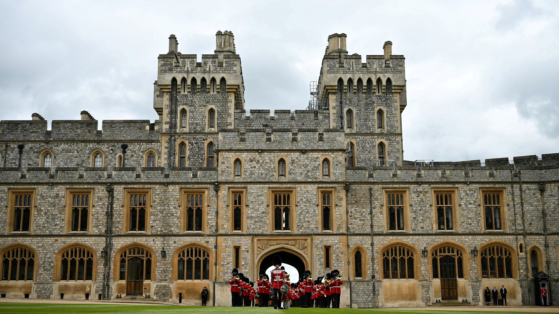 Man arrested on suspicion of breaking into Windsor Castle grounds