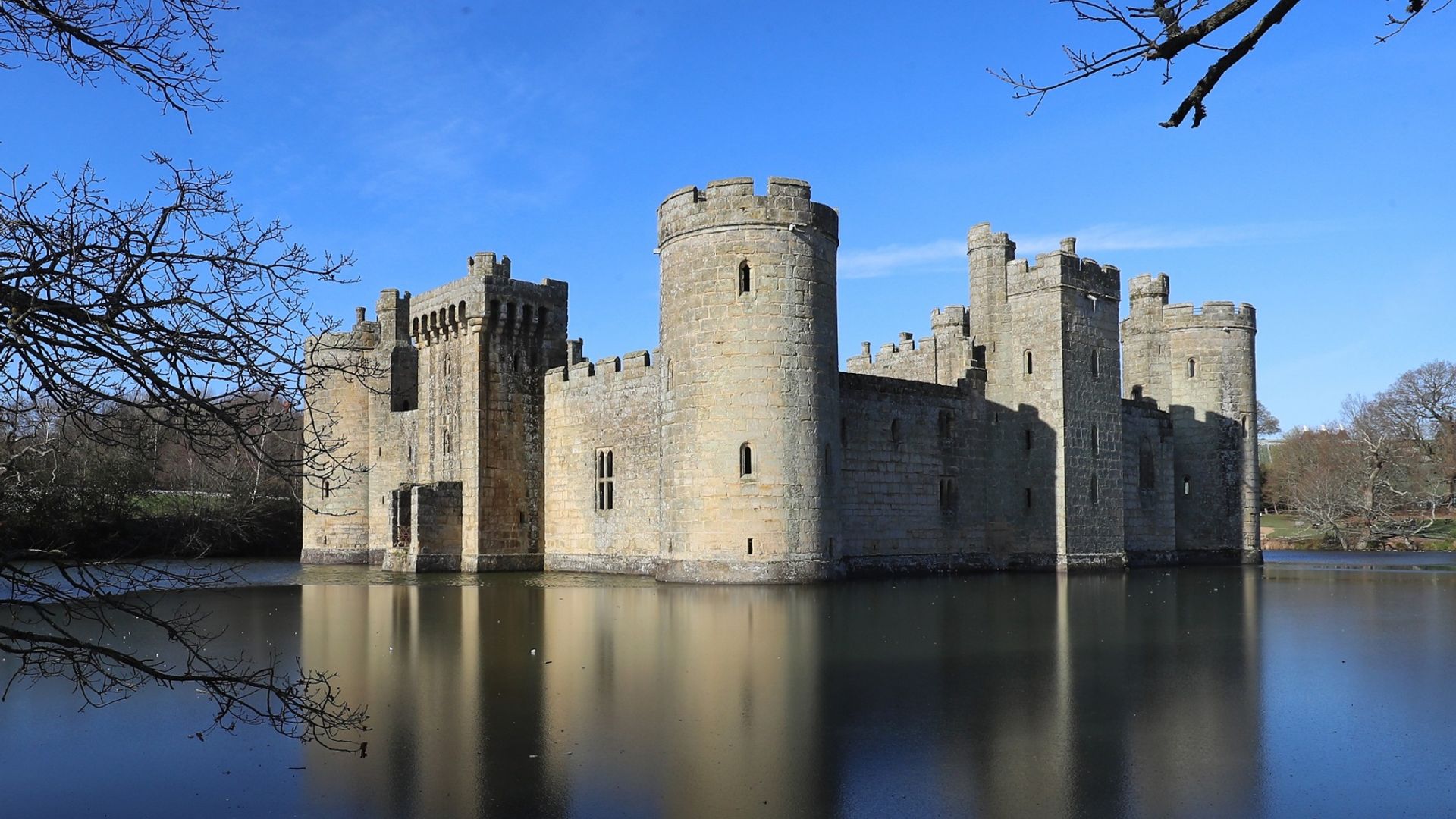 Man seriously injured after sword goes through visor during battle re-enactment