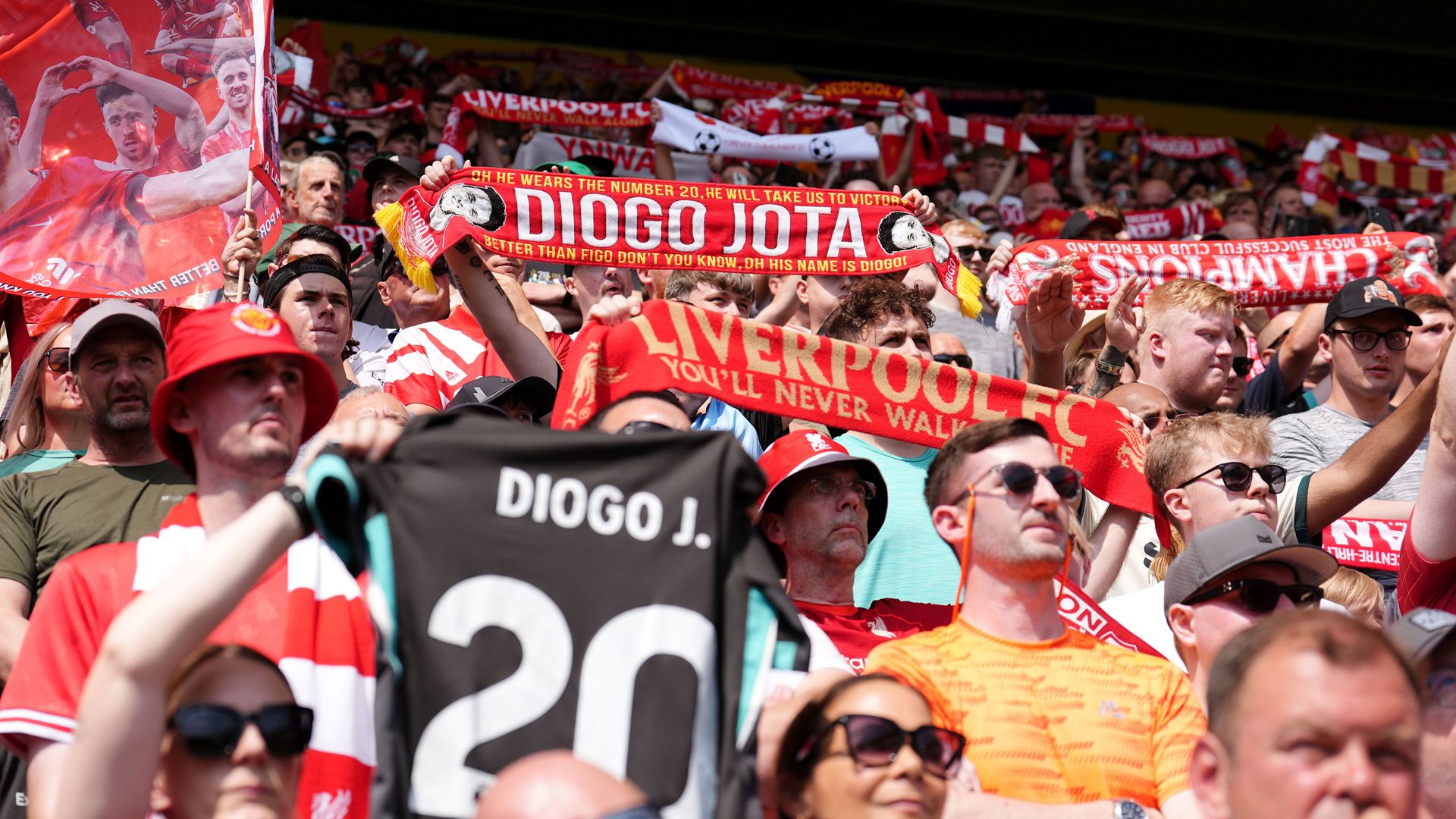 Liverpool players and fans pay tribute to Jota at first game since his death