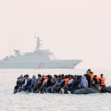 People smugglers to have assets frozen and be banned from UK