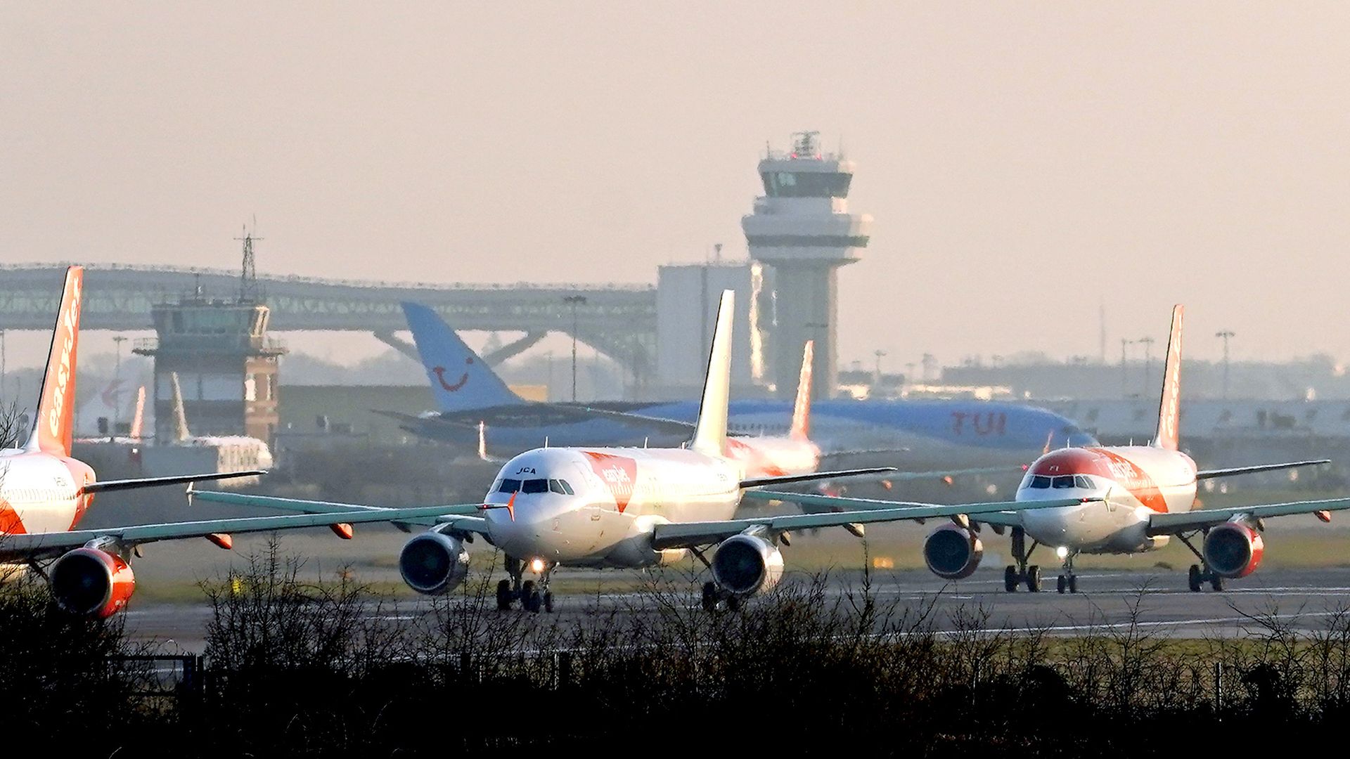 Flights resume after air traffic control glitch causes disruption