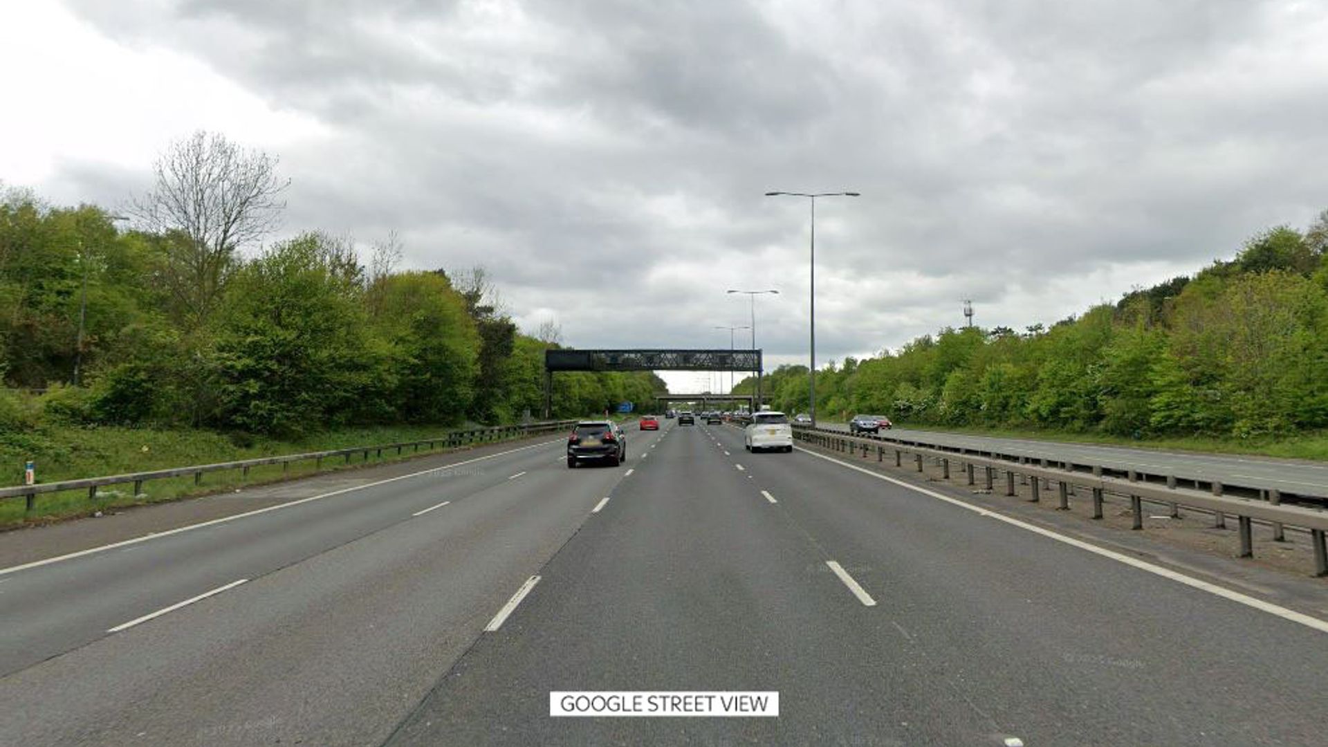 Police hunt four people who fled from Mercedes after fatal motorway crash