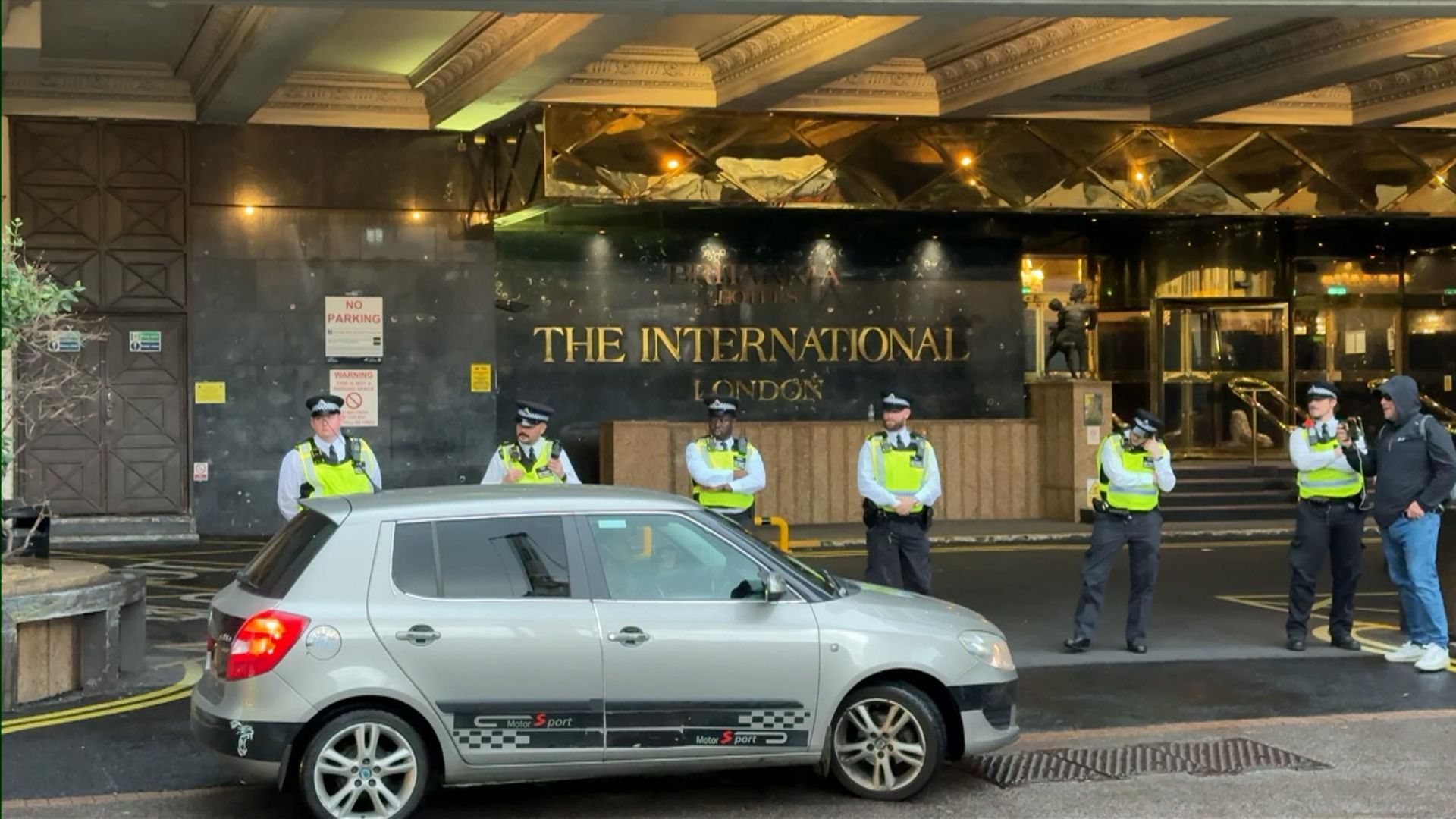 Police attend protest outside London hotel which ‘will be housing asylum seekers’