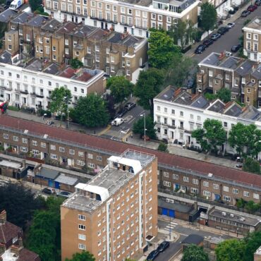 Leaseholders to get rights to more easily challenge extortionate service charges