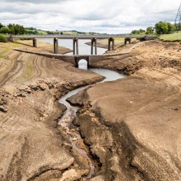 Heatwave to continue through weekend – with more hosepipe pans on the way