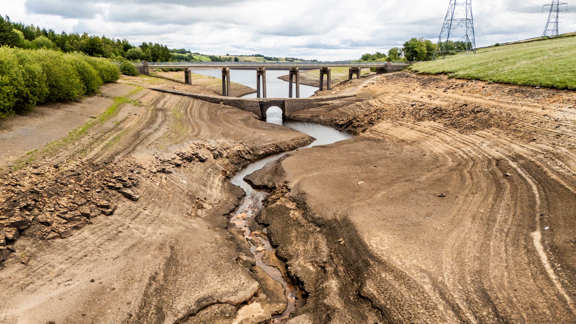 Heatwave to continue through weekend – with more hosepipe pans on the way