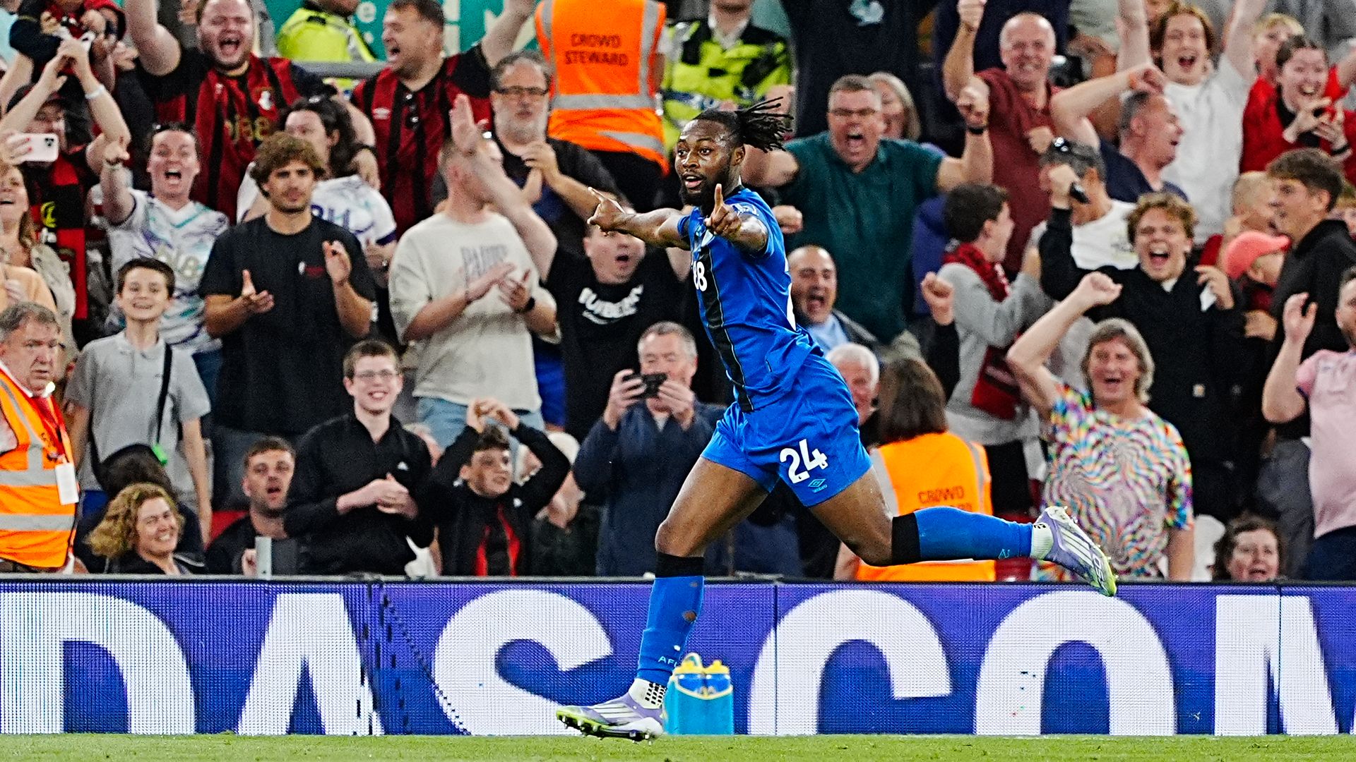 Premier League opener halted after Antoine Semenyo reports racist abuse