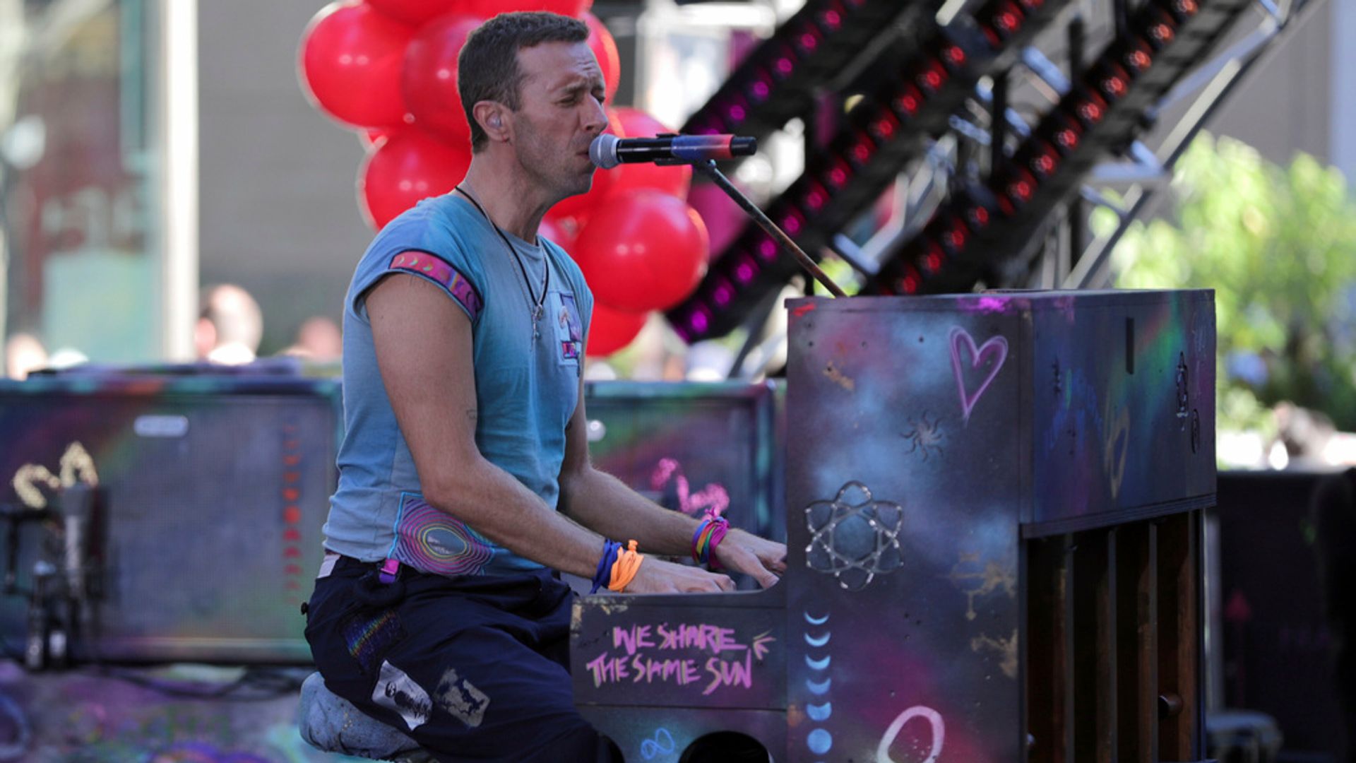 Coldplay’s viral kiss cam set to feature in UK shows