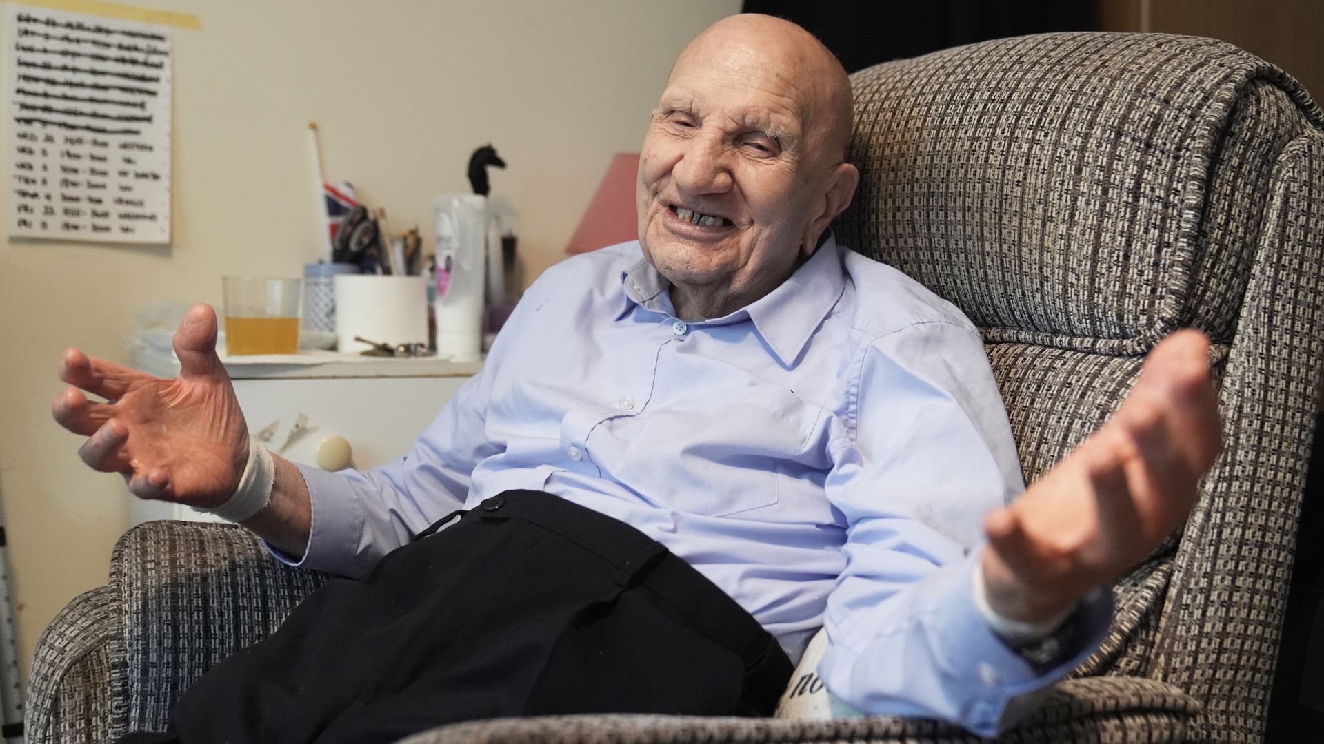 Appeal to send 100th birthday cards to Second World War veteran who has no known surviving family