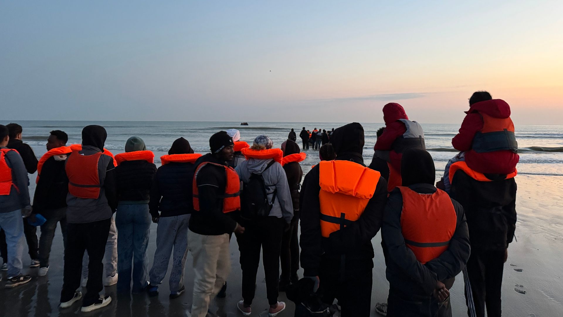 UK-France migrant returns deal comes into force