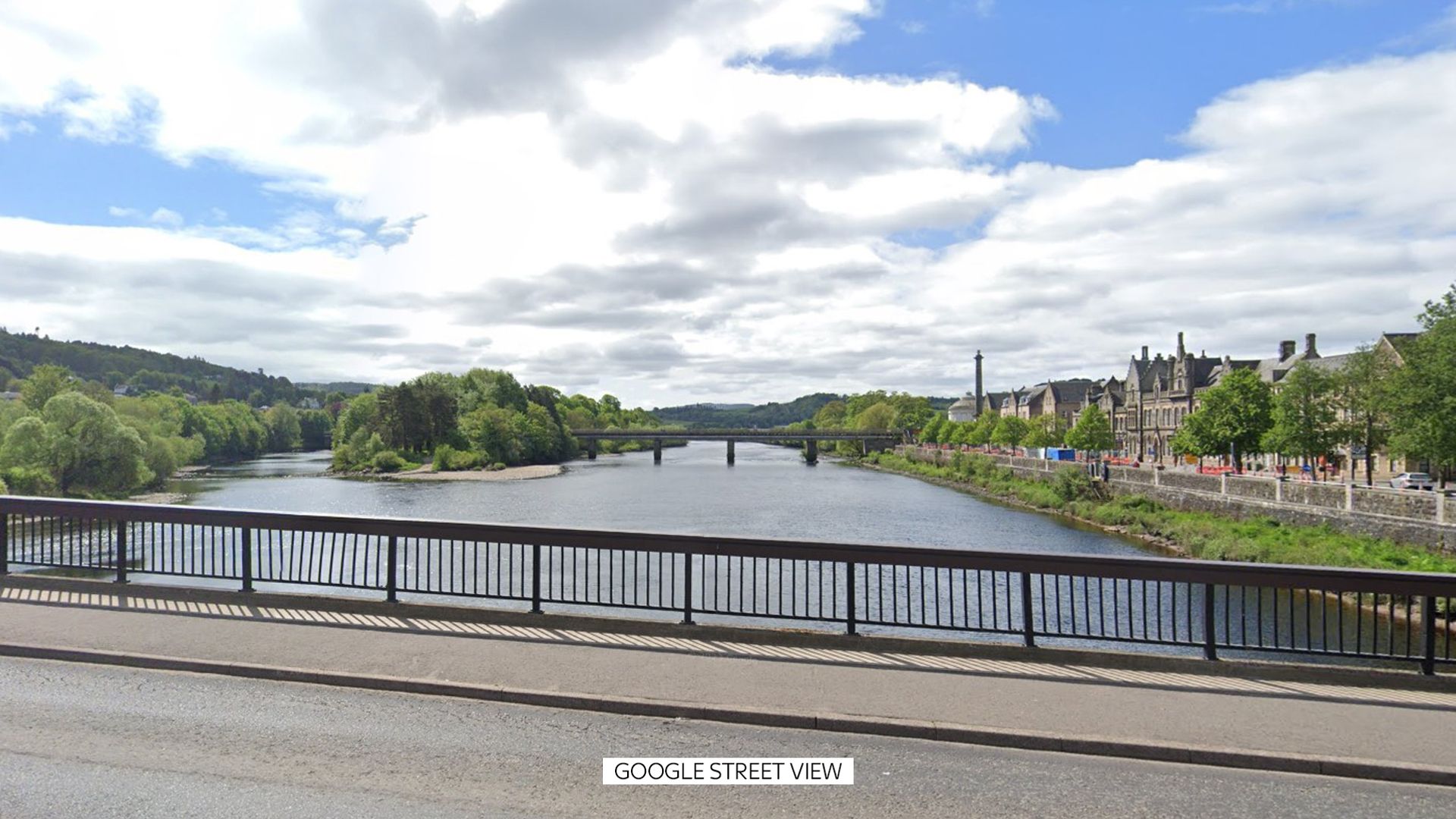 Major search after man goes missing in river