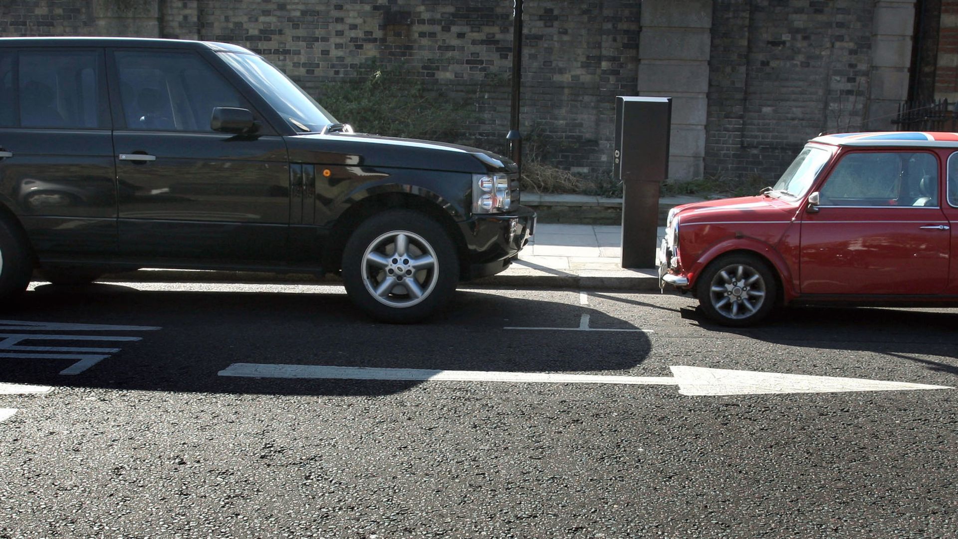 Calls to charge SUV drivers more for parking amid ‘carspreading’