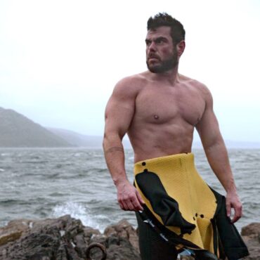 British ‘Thor’ becomes first person to swim 1,000 miles around Iceland
