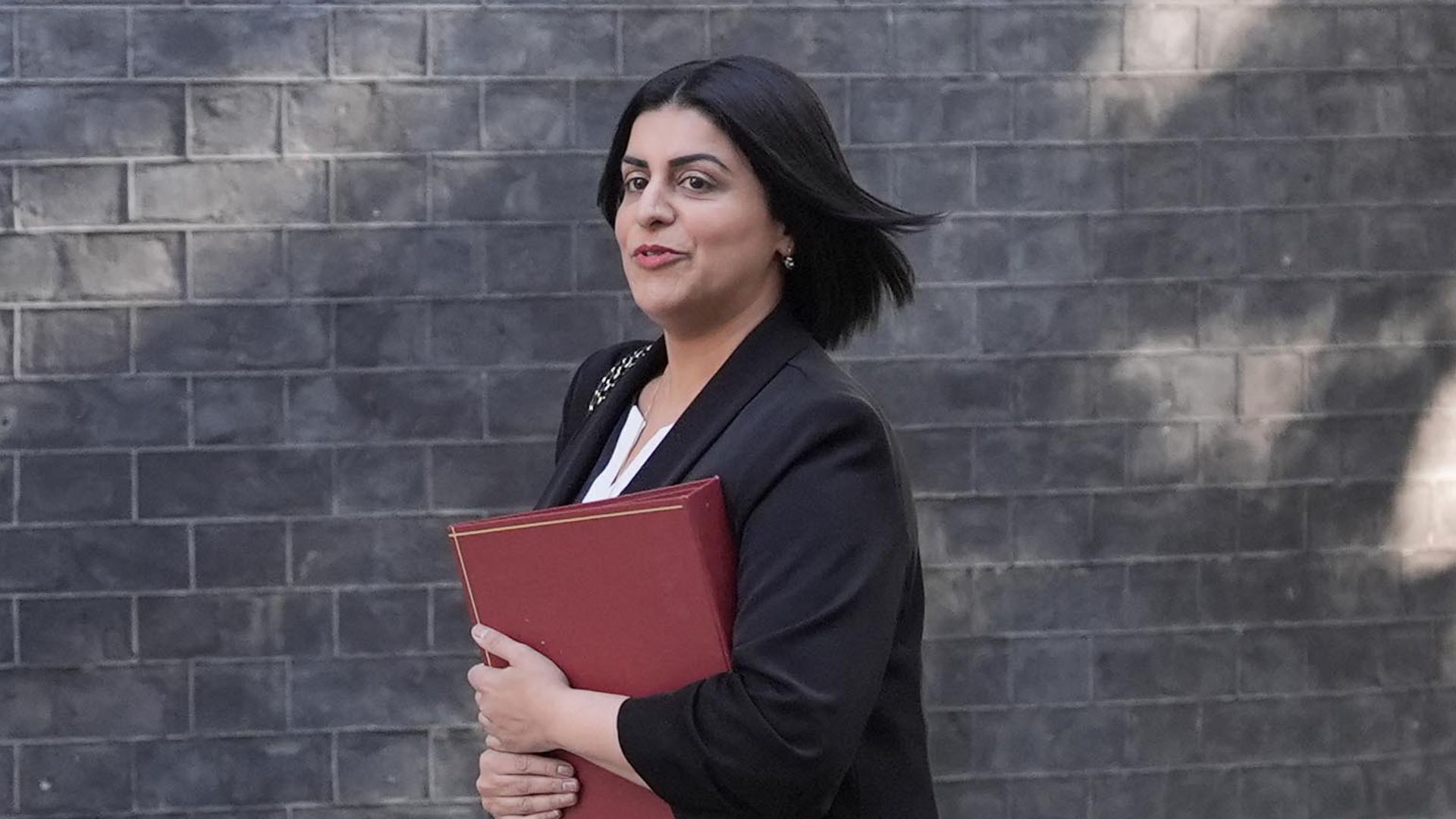Home secretary vows law reforms to prove migrants ‘contribute’ to UK society