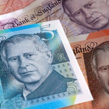 Cost of long term UK government borrowing hits fresh 27-year high