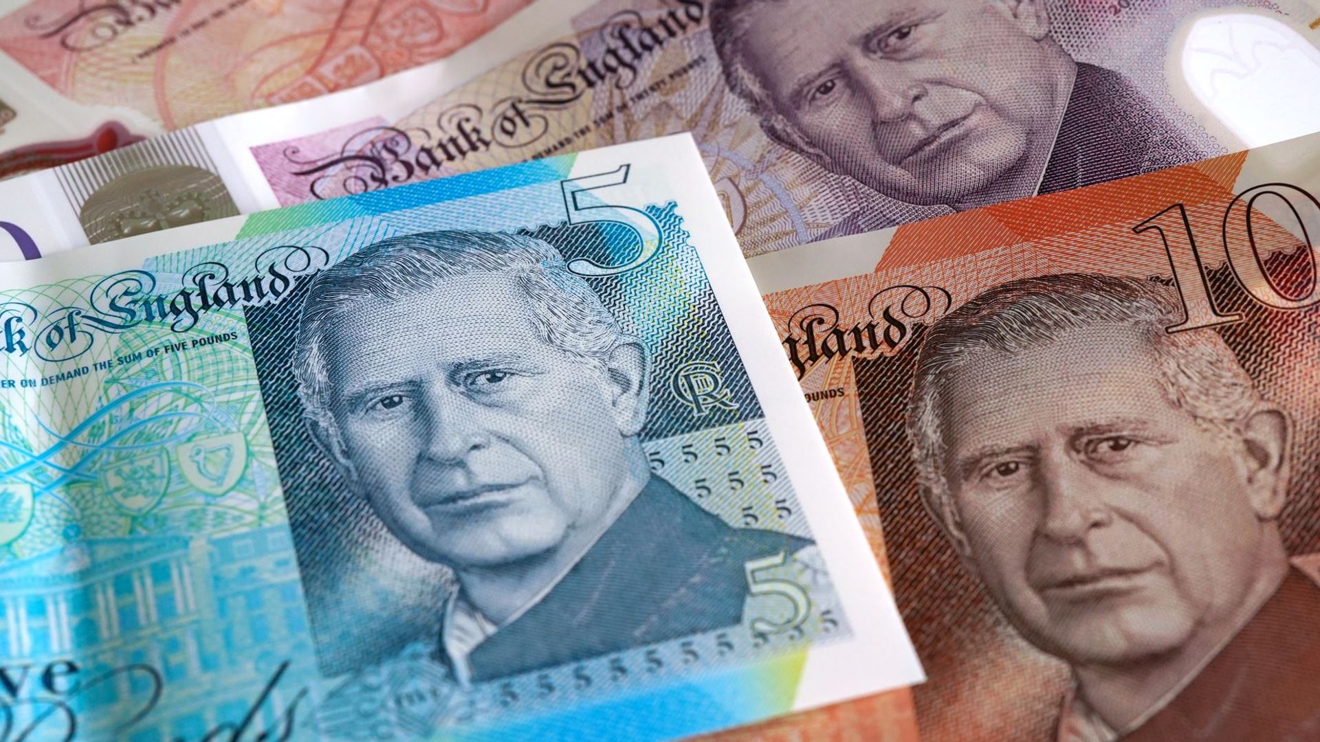 Cost of long term UK government borrowing hits fresh 27-year high