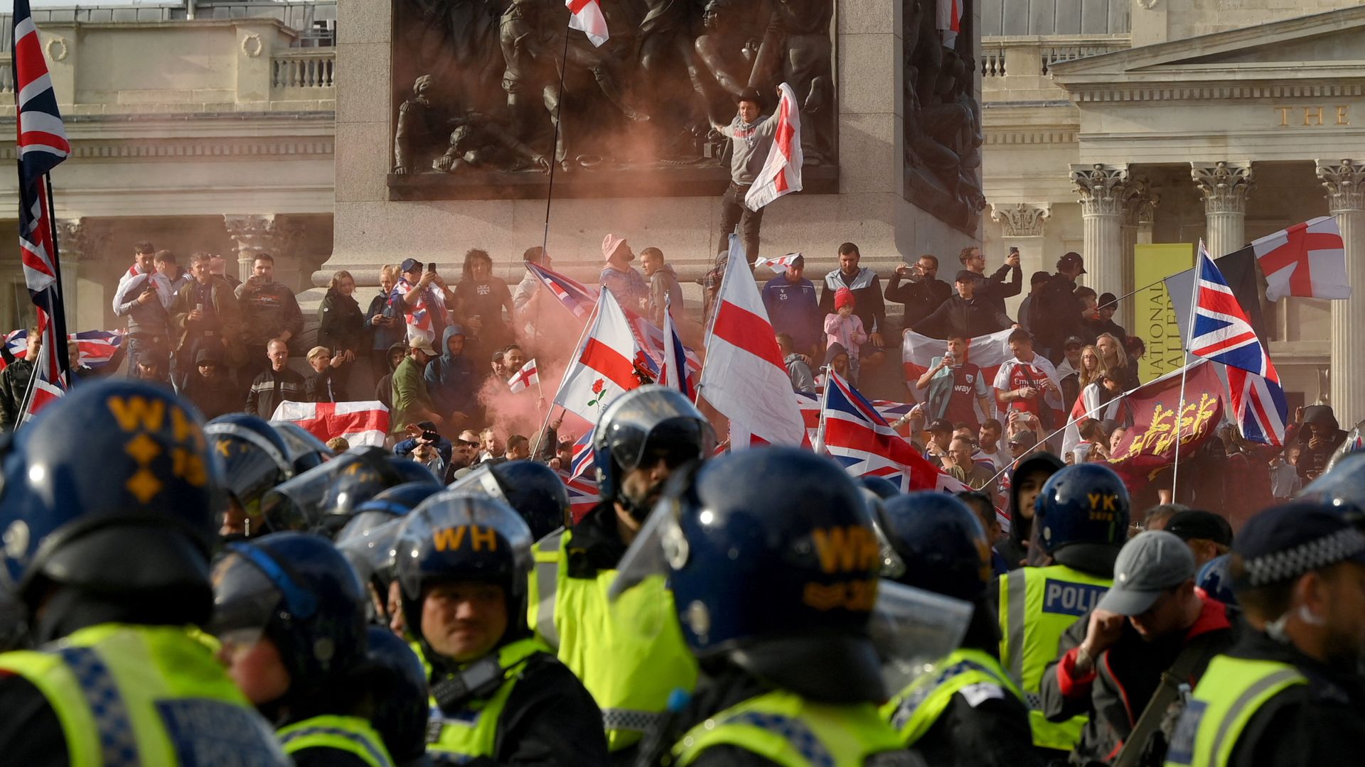 25 arrested and officers injured – as up to 150,000 people join ‘Unite the Kingdom’ march