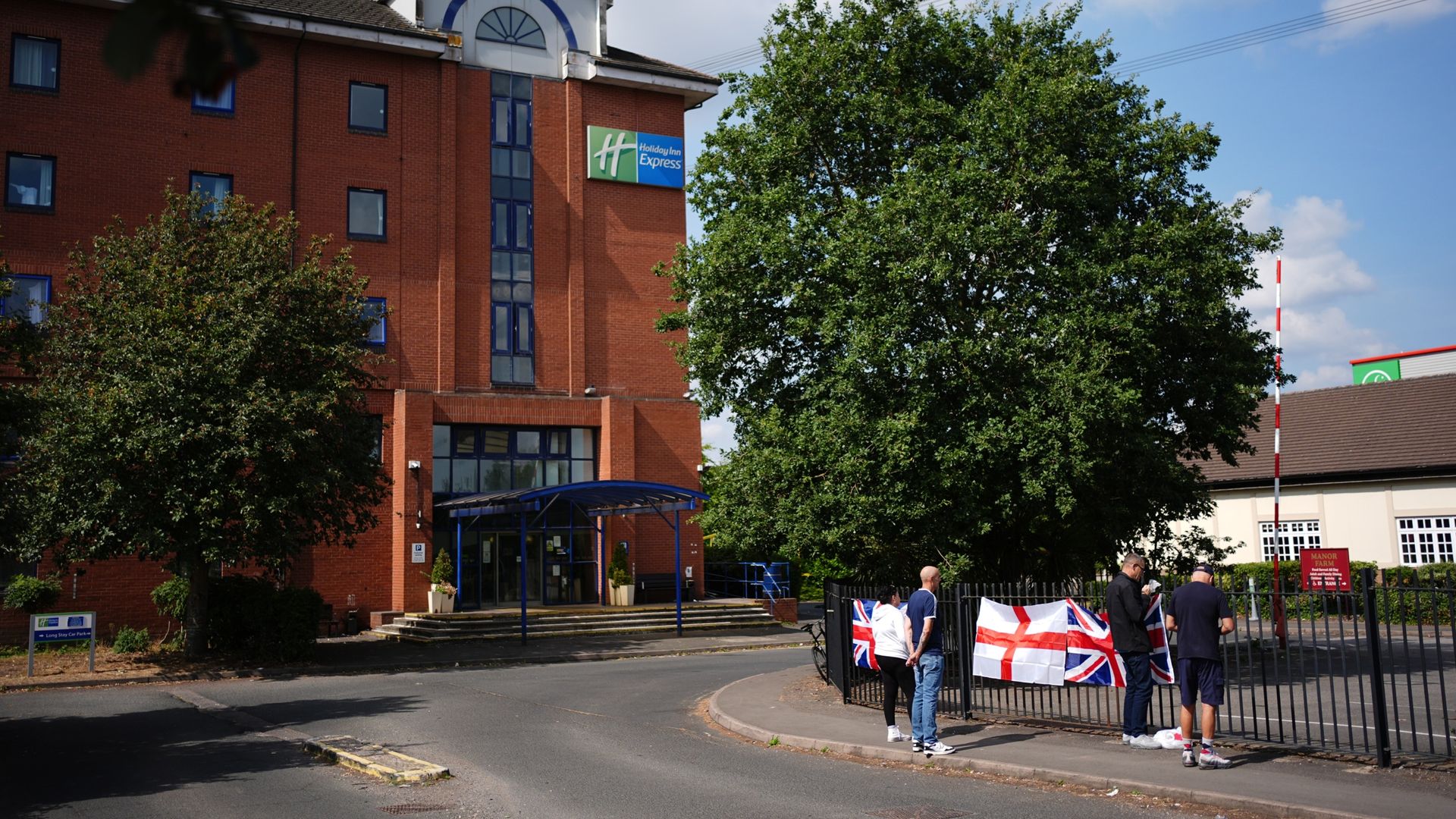Home Office urged to ‘get a grip’ on asylum seeker accommodation amid ‘chaos’