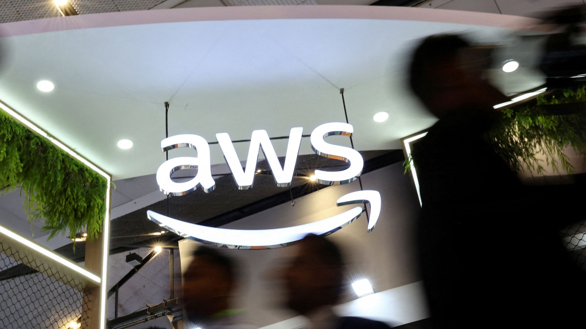 ‘Significant signs of recovery’ hours after major internet outage