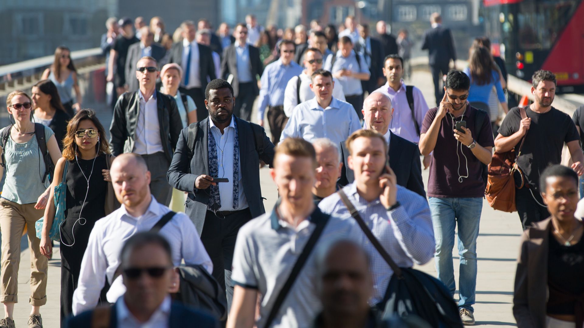 Getting a job became harder with fewer vacancies – official figures