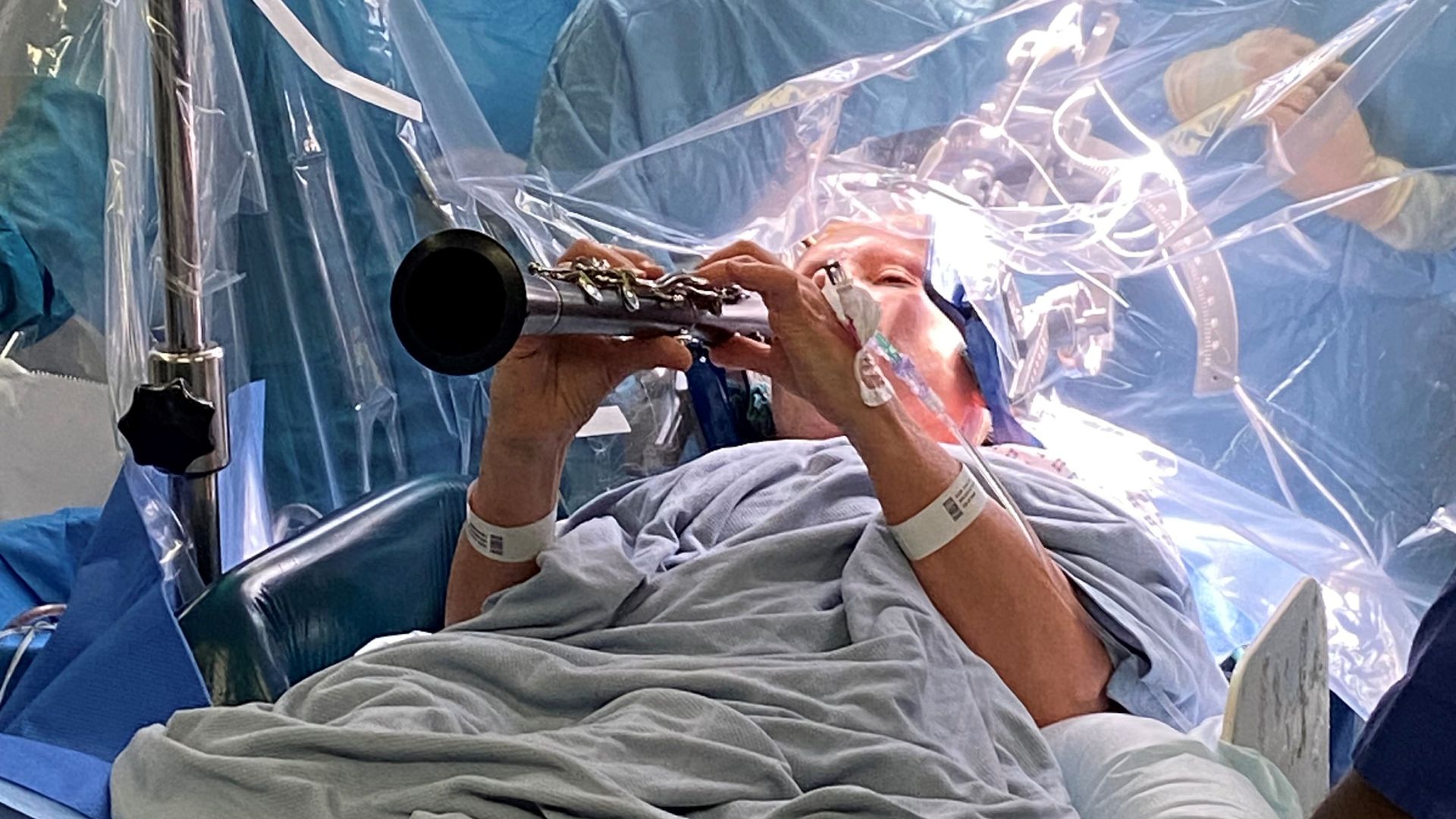 Parkinson’s patient plays clarinet during brain surgery