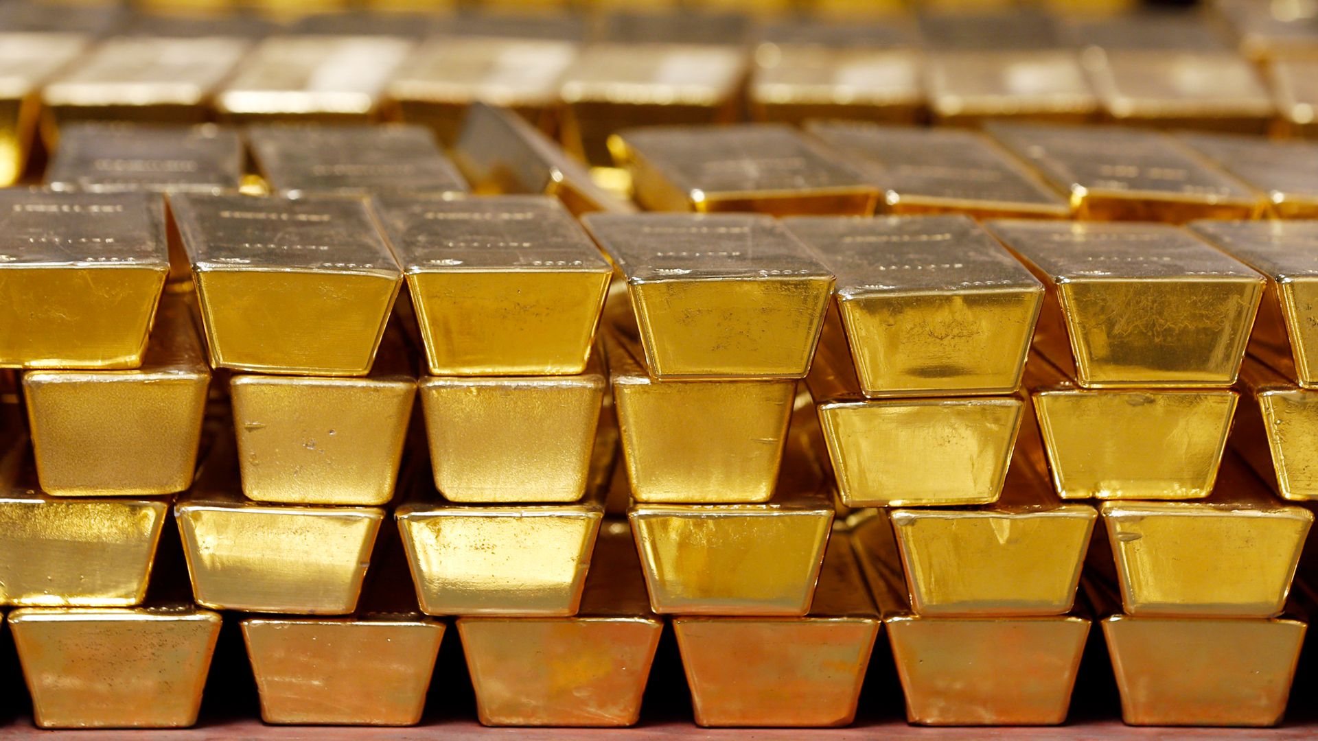 There is good reason to be worried as gold smashes past ,000 per ounce