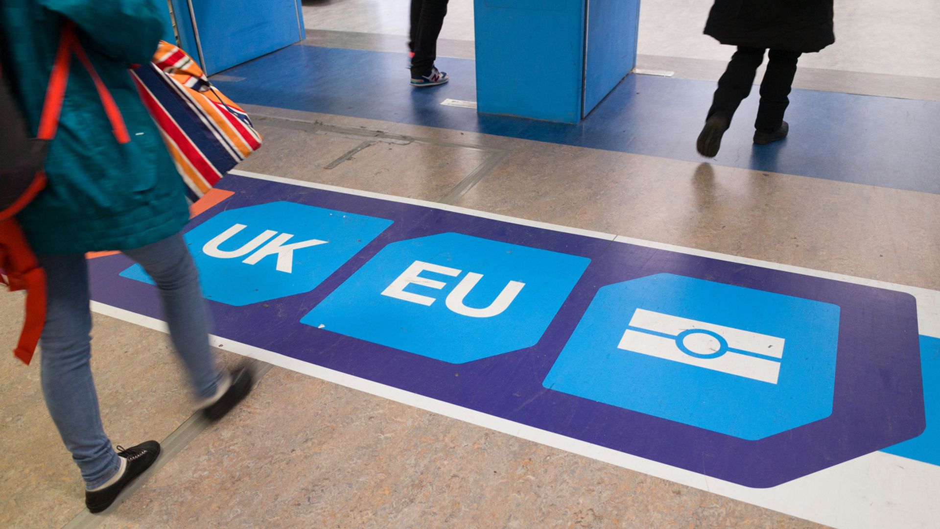 French air traffic controllers call off strike – sparing disruption for thousands of travellers
