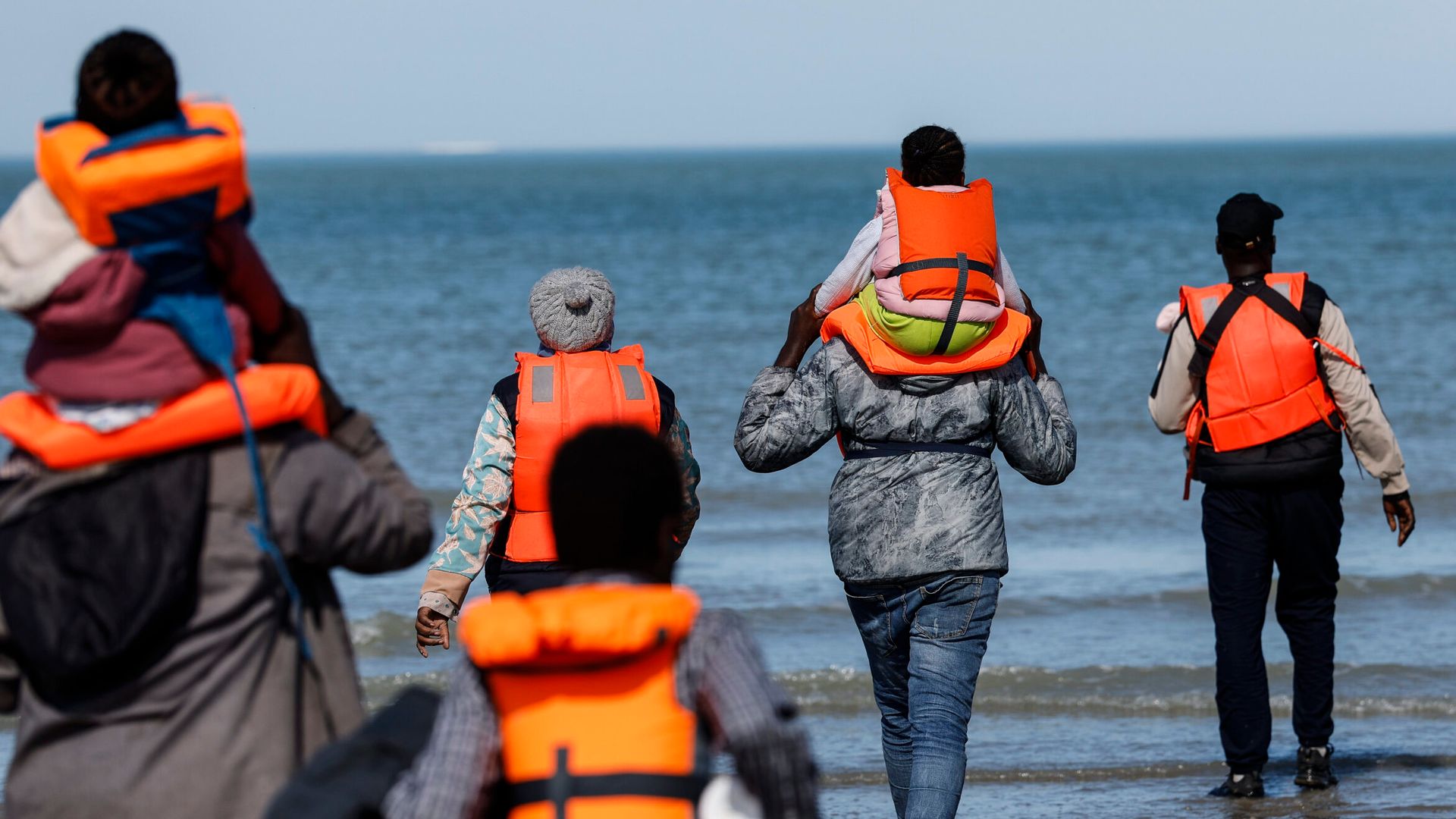 No ‘golden ticket’ for refugees as Starmer to cut family reunion and settlement rights