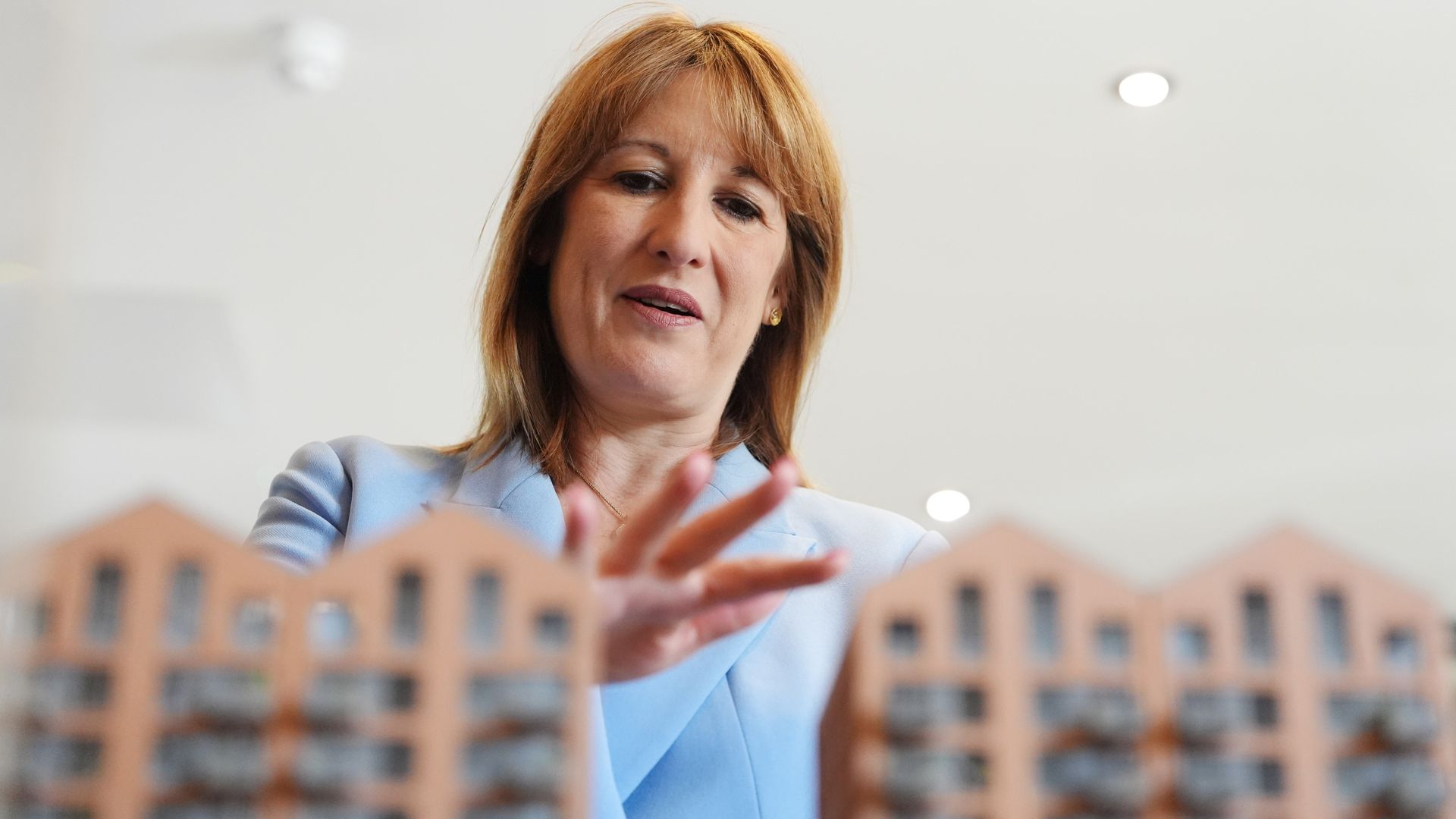 Reeves gets apology as letting agent admits it didn’t apply for rental licence for chancellor