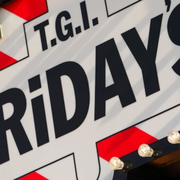 Former TGI Fridays chief in move to snap up UK chain 